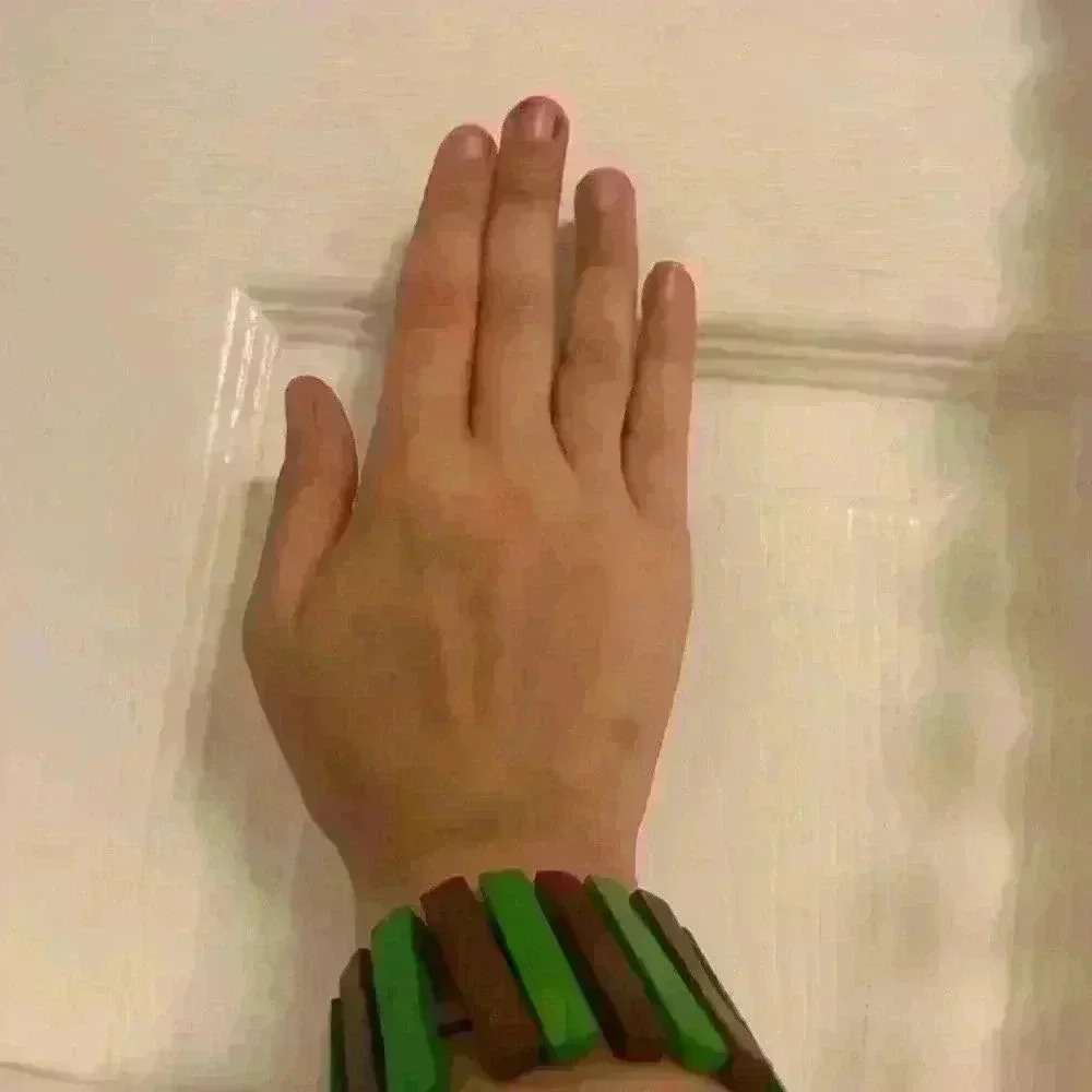 🐳 Green and Brown Wooden Striped Stretch Bracelet - Picture 12 of 15